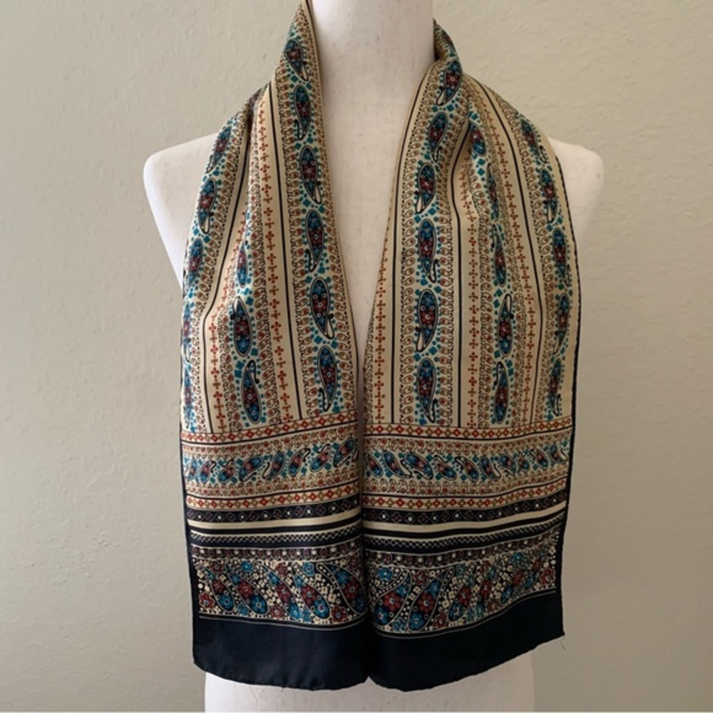 Echo Paisley Muted‎ Palette Rectangular Scarf 
Excellent Condition